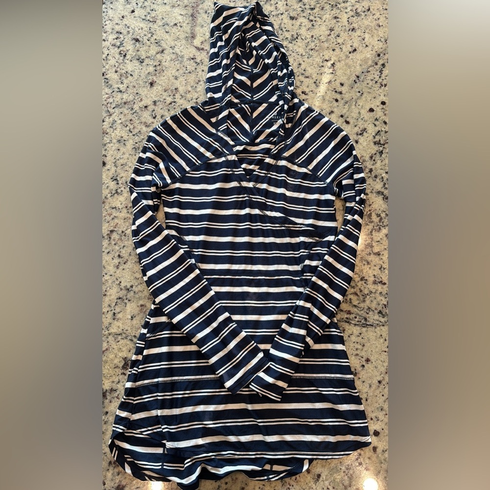 Athleta long sleeve women’s shirt